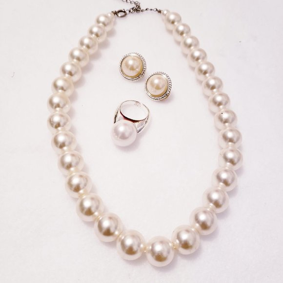 Jewelry - 💖 Vintage Faux Pearl 3pc Jewelry Set